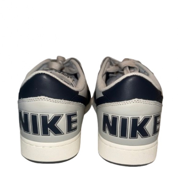 Gorgetown low top dunk - Picture 7 of 10